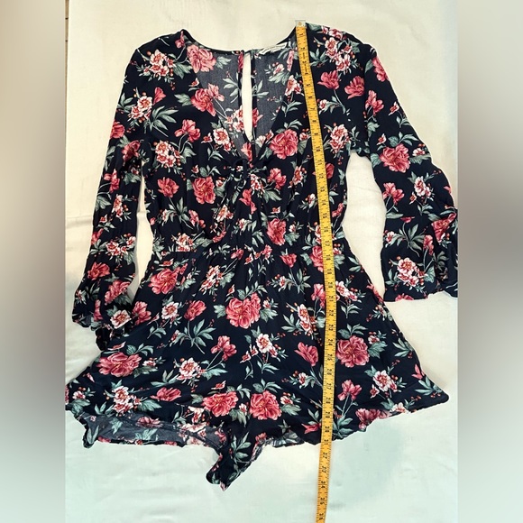 American Eagle navy blue floral romper. - Picture 6 of 12